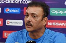 நீங்க ரூல்ஸ வேணா மாத்தலாம்.. ஆனா.. புதிய டெஸ்ட் தரவரிசை பட்டியல்.. ஐசிசி மீது ரவி சாஸ்திரி சாடல்!