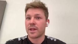 பேட்டியின் போது திடீரென கண்ணீர் விட்ட கொல்கத்தா வீரர்.. ஐபிஎல்-ல் கொரோனா அனுபவம் - வைரல் வீடியோ