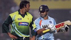 சச்சின் விக்கெட்.. காலி செய்த அக்தர்.. கொண்டாடிய கொல்கத்தா - கிரிக்கெட்டின் 'விசித்திர' தருணம்