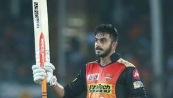 பயத்தை விட பதற்றம் அதிகமாக இருந்தது... அணியில் கொரோனா நுழைந்த அந்த தருணம்.. மனம் திறந்த தமிழக வீரர்!