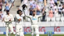 முதல் இன்னிங்ஸிலேயே ஆதிக்கம்.. இரட்டை சதத்தால் மிரட்டிய டேவன் கான்வே.. இங்கிலாந்துக்கு அச்சுறுத்தல்!