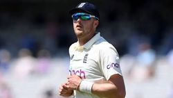 ஐயோ பாவம்.. அறிமுக போட்டியே இன்னும் முடியல.. அதுக்குள்ள 7 மாசம் சஸ்பெண்ட்..இங்கிலாந்து வீரரின் நிலை