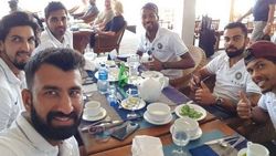 இந்திய வீரர்கள் ரசித்து ருசிக்கும் இங்கிலாந்து உணவுகள்.. அஷ்வின் 