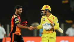 தோனி கூறிய முக்கிய அட்வைஸ்.. மிக உதவியது.. ஜடேஜாவுக்கு சொன்ன அதே வார்த்தைகள்..மனம் திறந்த ரஷித் கான்