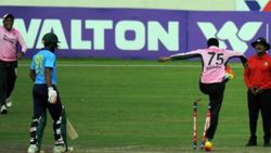 திருந்தாத ஷகிப்.. கடும் மோதல்.. ஸ்டெம்ப்பை கொத்தோடு பிடுங்கி எறிந்த அவலம் - அதிர்ச்சி வீடியோ