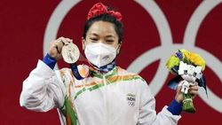 பதக்கம் வென்றவுடன்.. மீராபாய் சொன்ன அந்த ஒரு வார்த்தை.. ஒட்டுமொத்த ரசிகர்களும் நெகிழ்ச்சி.. விவரம்!