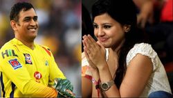 திருமண நாள் கொண்டாட்டம்.. தோனி கொடுத்த அட்டகாசமான பரிசு.. வாயடைத்துப்போன சாக்‌ஷி - வைரல் புகைப்படம்!