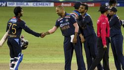 இறுதிப்போட்டியில் படு சொதப்பல்.. டெயில் எண்டர்ஸின் விடாப்பிடி போராட்டம்.. இலங்கைக்கு குறைந்த இலக்கு!