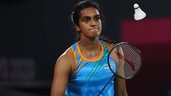 ஒலிம்பிக் பெண்கள் பேட்மிண்டன்.. 2வது போட்டியிலும் பிவி சிந்து வெற்றி.. ஹாங்காங் வீராங்கனை படுதோல்வி!