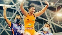 இந்தியாவுக்கு தங்கப்பதக்கம்.. மல்யுத்த வீராங்கனை பிரியா மாலிக் அசத்தல்.. குவியும் பாராட்டு!