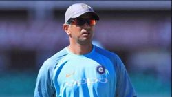 40 ஆண்டுகள்.. யாரும் எடுக்காத ரிஸ்க்.. துணிவுடன் செய்யும் ராகுல் டிராவிட்.. குவிந்து வரும் பாராட்டு!