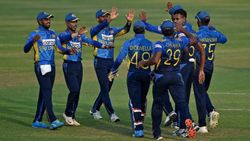 ரசிகர்களுக்கு சோக செய்தி.. இந்தியா - இலங்கை தொடர்.. கொரோனா பரிசோதனை முடிவுகள் வெளியானது!