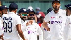 அதிகரிக்கும் எண்ணிக்கை.. பண்ட்-ஐ தொடர்ந்து மேலும் 2 பேர் குவாரண்டைன்.. வீரரின் பெயர் வெளியானது