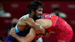 ஆடவர் மல்யுத்தம்.. சொல்லி அடித்த இந்தியாவின் பஜ்ரங் புனியா.. வெண்கலப்பதக்கம் வென்று அசத்தல்!