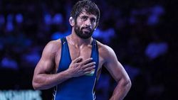 கடைசி வரை போராட்டம்.. ஆடவர் மல்யுத்தம் அரையிறுதிப்போட்டி.. இந்தியாவின் பஜ்ரங் புனியா தோல்வி!