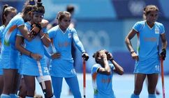 ‘தோற்றாலும் நீங்கள் தங்கங்களே’ கதறி அழுத இந்திய வீராங்கனைகள்.. மனம் கலங்க வைக்கும் புகைப்படங்கள்!