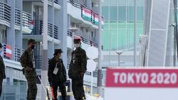 பார்க்கில் உட்கார்ந்து மது அருந்திய தடகள வீரர்கள் ஒலிம்பிக் கிராமத்தில் சர்ச்சை தொடங்கியது விசாரணை