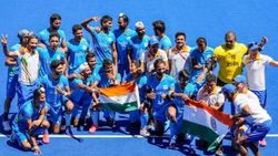 சாதித்த இந்திய ஹாக்கி அணி.. தங்கள் வெற்றியாய் கொண்டாடும் கிரிக்கெட் வீரர்கள் - கம்பீர் தனி ரகம்