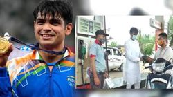 உங்கள் பெயர் நீரஜ் சோப்ராவா? - பிடியுங்கள் 5 லிட்டர் பெட்ரோல் இலவசம்.. பங்க் உரியமையாளரின் தாராளம்!