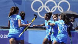 ஒலிம்பிக் ஹாக்கி.. இந்திய மகளிர் அணி வரலாற்று சாதனை.. ஆஸி.யை வீழ்த்தி செமி பைனலுக்கு தகுதி பெற்றது!