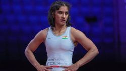 ஒலிம்பிக்கில் விதிமீறல் புகார்.. இந்தியாவின் பிரபல மல்யுத்த வீராங்கனை சஸ்பெண்ட்.. முழு விவரம்!