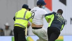 ‘வினையான விளையாட்டு’.. ஜார்வோ மீது அதிரடி நடவடிக்கை எடுத்த இங்கிலாந்து.. ரசிகர்கள் ஆதரவு!