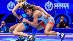 பெண்கள் 53 கிலோ மல்யுத்தம்.. காலிறுதியில் வீழ்ந்த இந்தியாவின் வினேஷ்.. 9:3 புள்ளி கணக்கில் தோல்வி