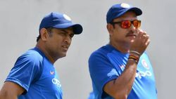 கோலி இருக்கும் போது தோனி.. இந்திய அணியில் திடீரென தோனியின் தேவை ஏன்.. அடுக்கடுக்கான காரணங்கள் இதோ!