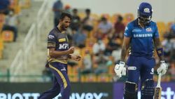 தொடர்ந்து சொதப்பும் சூர்யகுமார், இஷான் கிஷன்.. மறுபக்கம் வெளுக்கும் தவான் - குழப்பத்தில் பிசிசிஐ