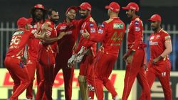 கடைசி பந்தில் திக் திக் வெற்றி - லோகேஷ் ராகுல் முகத்தில் முதன் முதலாய் மகிழ்ச்சி - வெளியேறும் SRH