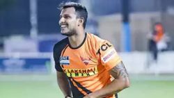 முதலில் முட்டிப்போச்சு...இப்ப கொரோனா..