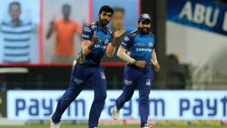 3 பேருக்காக தனி விமானம்.. செல்வாக்கில் கெத்து காட்டும் மும்பை அணி.. அமீரகம் சென்றடைந்த வீரர்கள்!