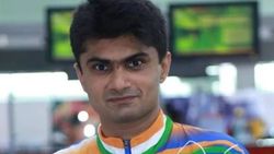 Paralympics: தொடக்கமே அதிரடி..பேட்மிண்டன் இறுதிச்சுற்று.. IAS அதிகாரி யாதிராஜ் வெள்ளி வென்று அசத்தல்