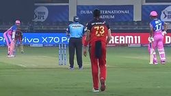 IPL 2021: ஒரே ஓவரில் திரும்பி பார்க்க வைத்த சிராஜ்.. ஆடிப்போன ராஜஸ்தான்.. வேற லெவல் சம்பவம்