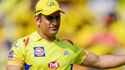 சிஎஸ்கே அணிக்குள் சலசலப்பு.. கடைசி நேரத்தில் மிகப்பெரும் குழப்பம்.. சைலண்ட்டாக இருக்கும் தோனி!