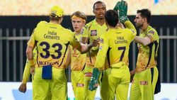 'சி.எஸ்.கே இந்த முறை தேறாது'.. வாய்ச்சவடால் விட்ட முன்னாள் வீரர்கள்.. வச்சு செய்த நெட்டிசன்கள்!