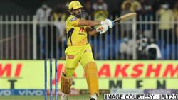 தோனியின் ஈகோவை உரசிய பவுலர்.. ஸ்டேடியத்திற்கு வெளியே பறந்த சிக்ஸ் - கடைசி ஓவரில் நடந்தது என்ன?