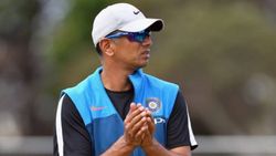 “அணியில் இடம்வேண்டும் என்றால் அதை செய்யுங்கள்” வீரர்களுக்கு உத்தரவு போட்ட டிராவிட்.. அதிரடி முடிவு!