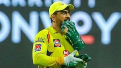 “ஒன் மேன் ஆர்மி தோனி”.. ஐதராபாத் அணிக்கு வந்த ஜாம்பவான் கோச்-கள்.. விமர்சித்து தள்ளும் ரசிகர்கள்!