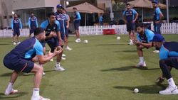 இந்திய அணி பயிற்சிகள் திடீரென ரத்து.. உடற்தகுதி தேர்வுகளும் நிறுத்தம்.. இறுதியில் தோனி தந்த ட்விஸ்ட்