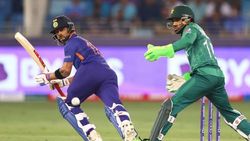 பாக். இளம் வீரரின் அசத்தல் வேகம்.. ஆட்டம் கண்ட இந்திய தூண்கள்.. ஒற்றையாளாக மீட்ட கோலி!