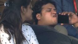 யோ..!! வாயில என்னய்யா போட்டுருக்க..? வைரலாகும் இந்திய ரசிகர்..