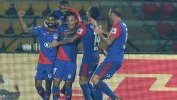 கோல் மழை பொழிந்த வீரர்கள்..!! பெங்களூரு அணி அசத்தல் வெற்றி