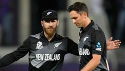 கடைசி நொடியில் ட்விஸ்ட்.. டி20 உலகக்கோப்பை இறுதிப்போட்டிக்குள் நுழைந்த நியூஸி,. அதிர்ந்த மைதானம்!