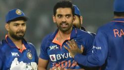 முதலில் சல்யூட்.. பிறகு ரிவீட்… தீபக் சாஹருக்கு ரோகித் கொடுத்த டிரிட்மெண்ட்..