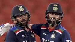 கோலிக்கு பாடம் புகட்டும் ரோகித்.. காரணமாக விளங்கும் தமிழக வீரர்.. இந்திய அணிக்குள் சண்டை ஆரம்பமா?