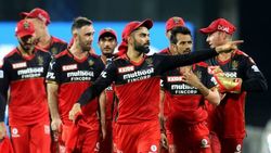 பெங்களூரு அணியிலிருந்து விலகிய நட்சத்திர வீரர்.. ரசிகர்கள் அதிர்ச்சி..