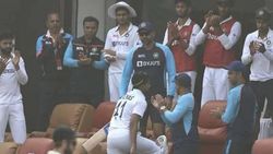 ஸ்ரேயாஸின் பிரமாண்ட சாதனை.. மிரண்டு போன முன்னாள் வீரர்கள்.. பெவிலியனில் வழங்கப்பட்ட வரவேற்பு - வைரல்