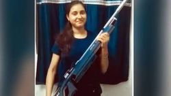 சோனு சூட் உதவிய துப்பாக்கிச்சுடுதல் வீராங்கனை தற்கொலை.. 4 மாதங்களில் 4 தொடர் மரணங்கள் - பின்னணி என்ன