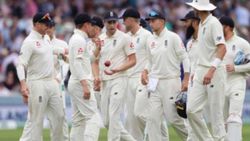 இங்கிலாந்து வீரர்களை வறுத்து எடுக்கும் ஆஸி. ரசிகர்கள்..!! களைகட்டுகிறது ஆஷஸ் தொடர்